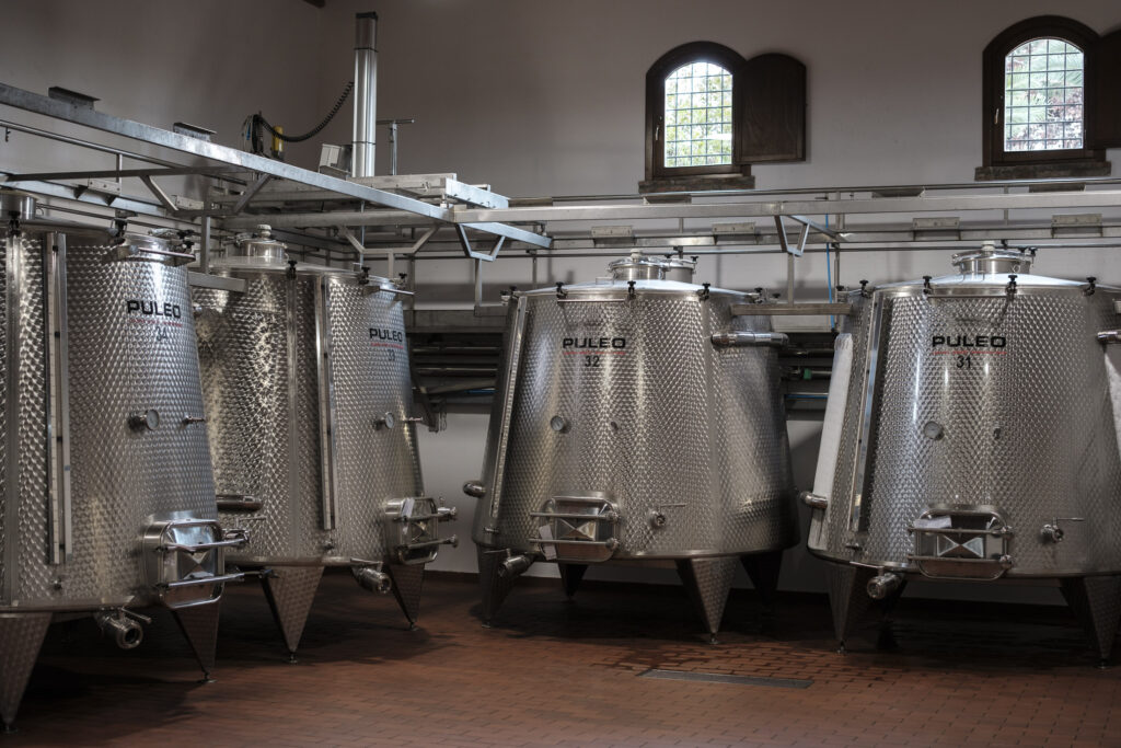 Stahltanks bei Alessandro di Camporeale