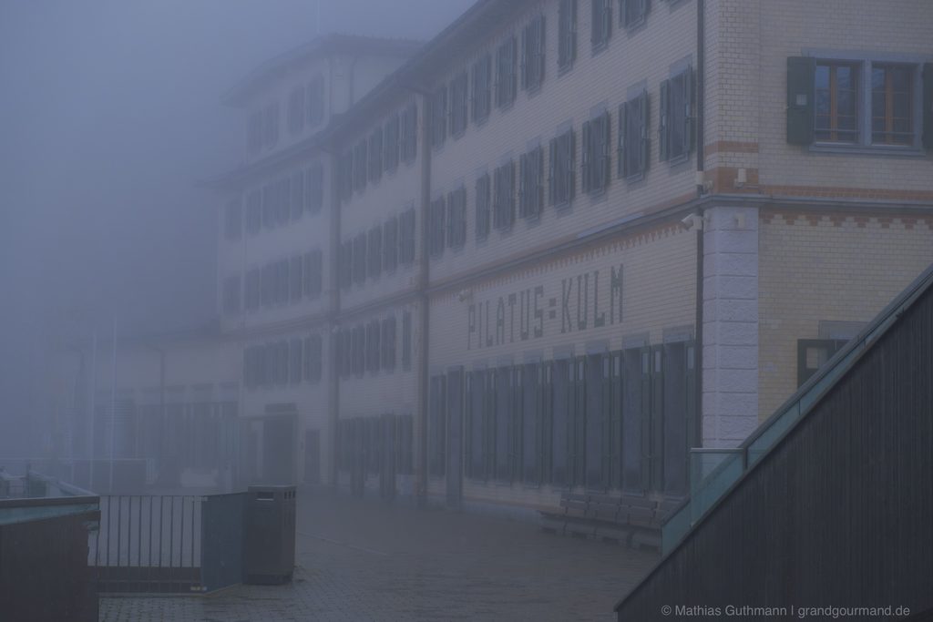 Berghotel Pilatus-Kulm im Nebel